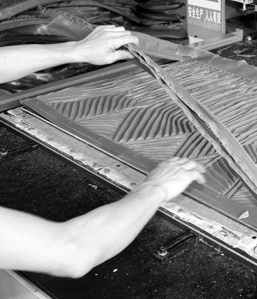 Artificial palm leaf cutting and demoulding