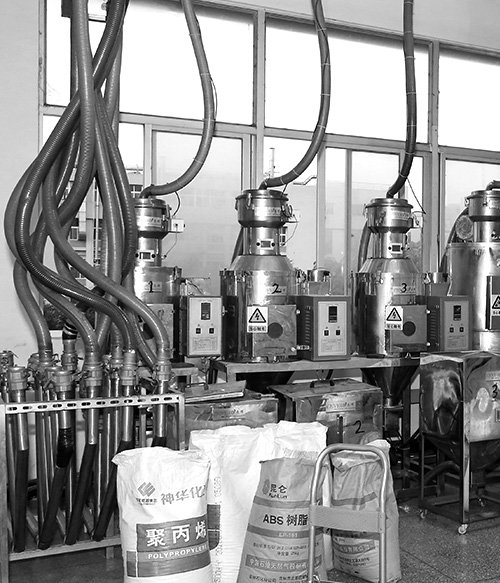 Raw material mixing machine